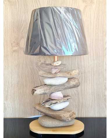 on achete francais - Lampe artisanale en galets et bois flotté – Luminaire naturel fait main – Hauteur 39 cm