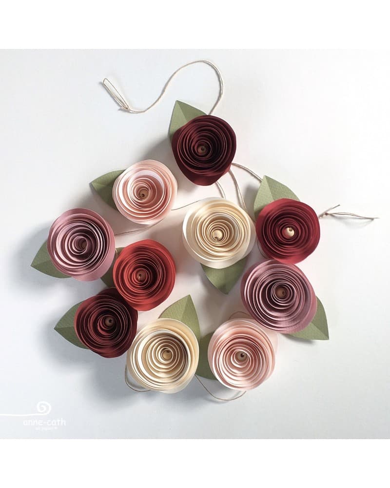 Guirlande fleurs papier rouge